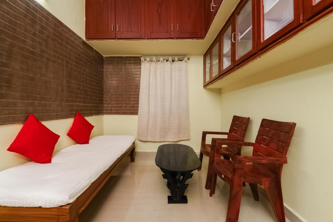 Hotel Oyo 26234 Annapurna Nilayam Vijayawāda Exterior foto